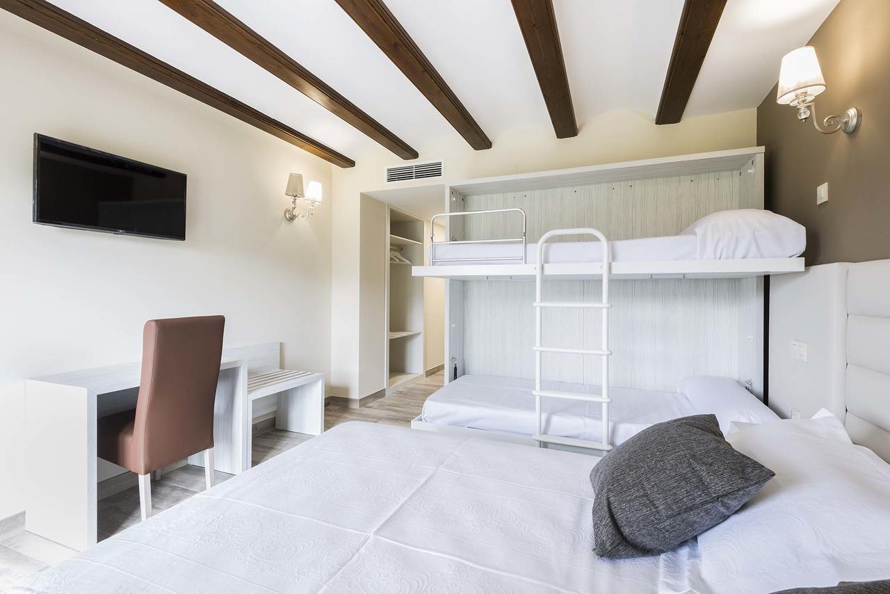 Hotel Atiana Альбаррасін Екстер'єр фото
